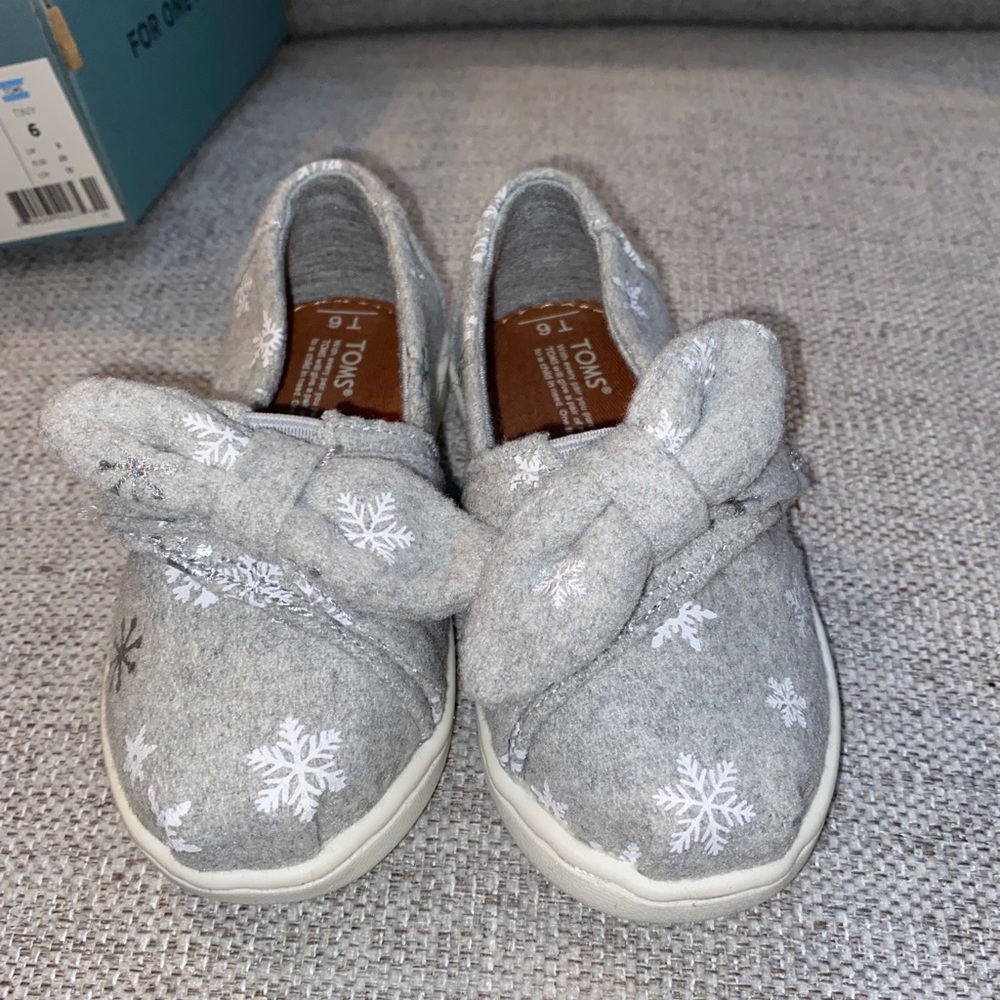 TOMS. Toddler 6.